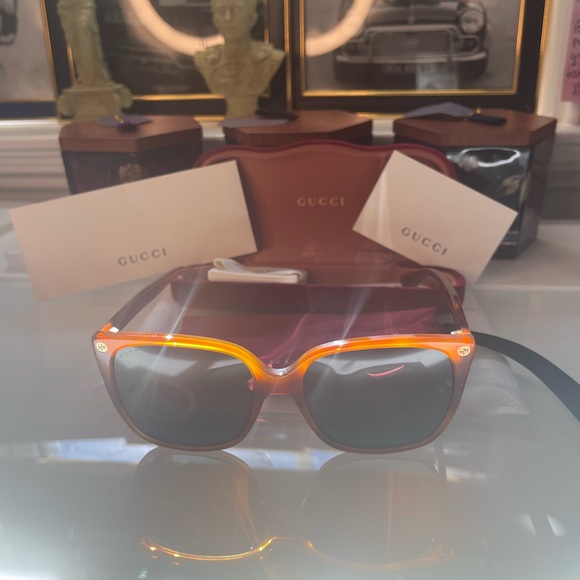 NWT Authentic GUCCI Sunglasses with all the original packaging & Organizer🧡 🧡 - Picture 12 of 12